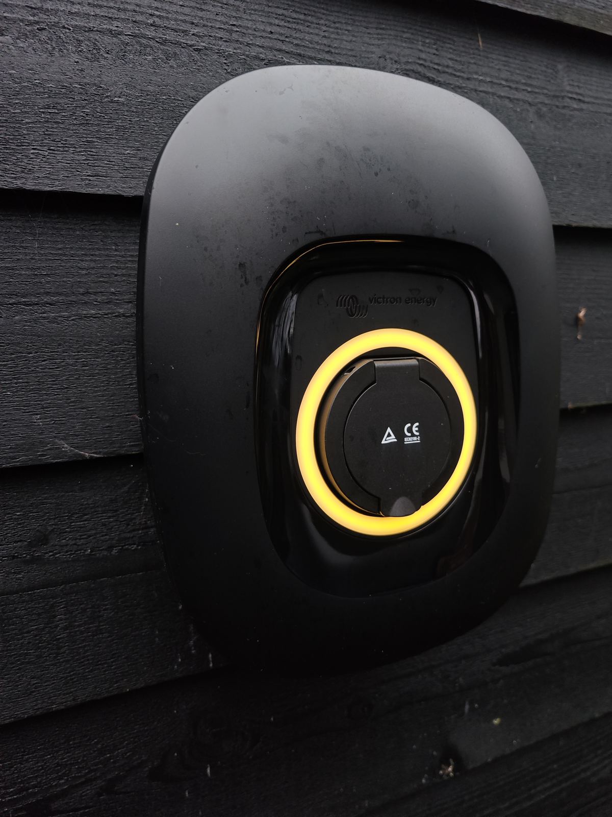 Victron EVCS laadstation, geïntegreerd onderdeel van een ESS-systeem